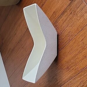 MCM Vintage Shawnee V-Shaped Speckled, Textured Footed Planter, White/Gray